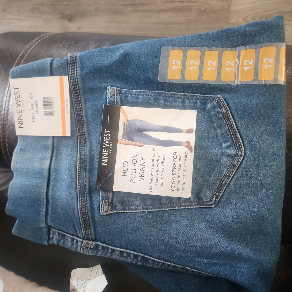 NINE WEST pull on elastic waist jeans